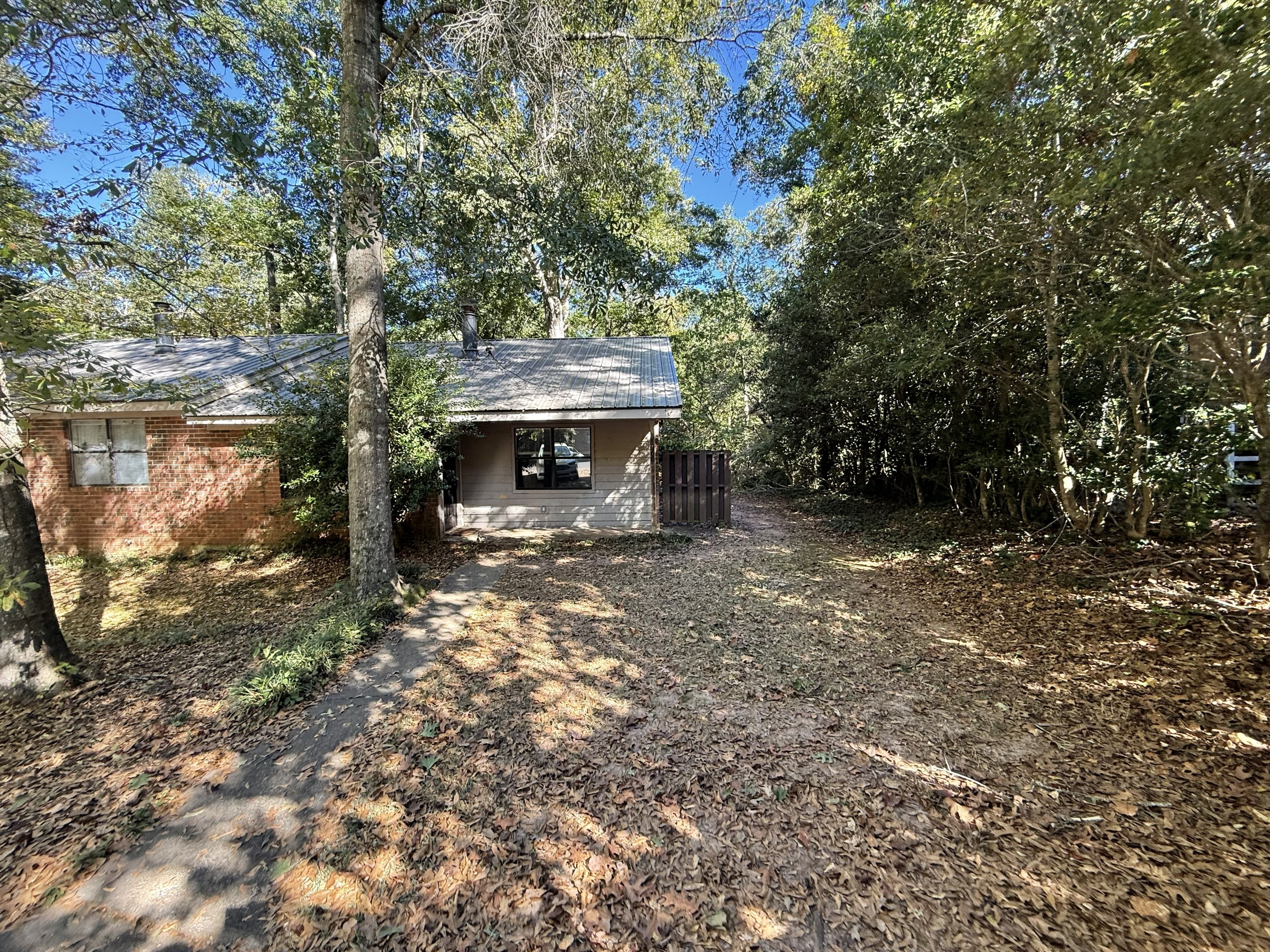 1060/1062 Sourwood Ct - 1060